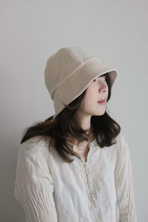 Kreuzzz 25AW 米色/黑色Clara圆顶肌理软帽 商品图4