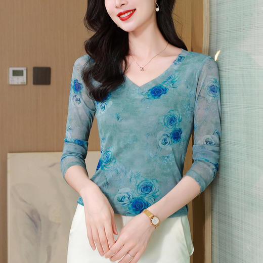 KQL 520N89361时尚纱网印花长袖V领修身显瘦洋气打底衫T恤 商品图1