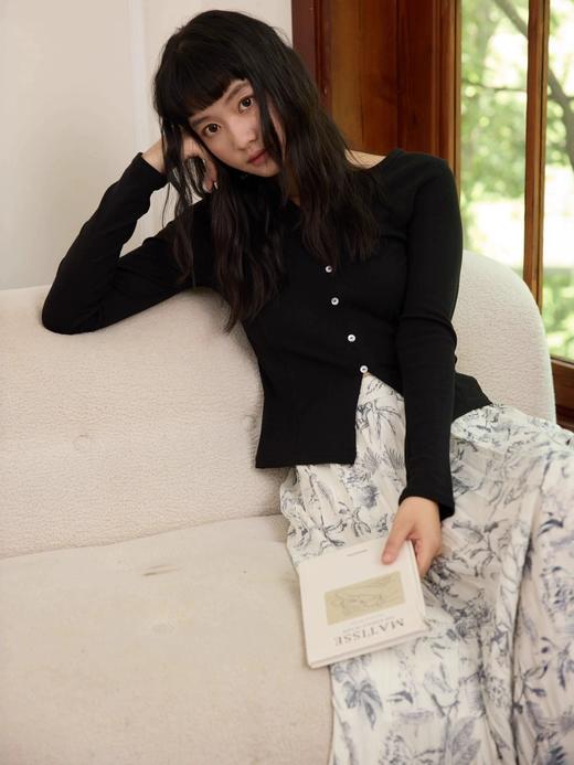 【修身V领显瘦假开衫】V领设计不挑脸型，修饰颈部线条超显瘦，门襟搭配定染的纽扣，高级私服设计 商品图2