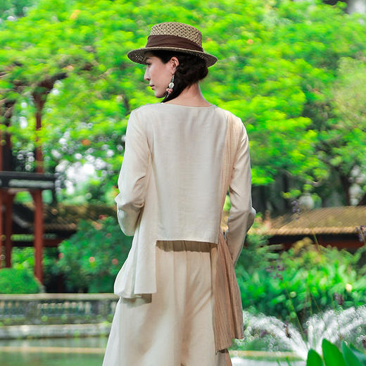 【出游新品】归弥民族风拼撞上衣 | v领设计 | 现货加急发 商品图3