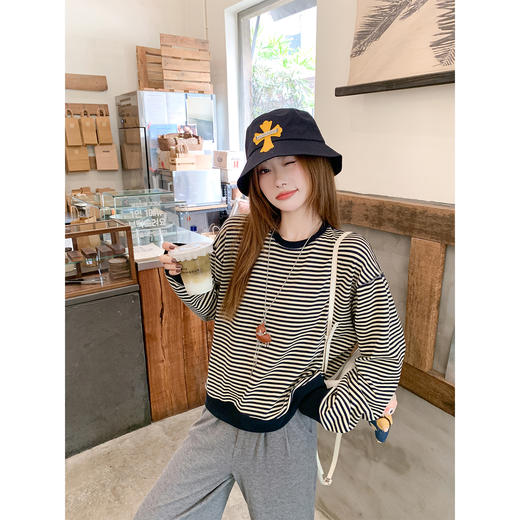 【149元任选2件】现货！慵懒百搭圆领条纹设计T恤卫衣 商品图1