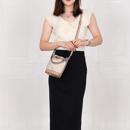【礼盒礼袋】COACH/蔻驰女士经典标志老花迷你水桶包斜挎包 商品图4