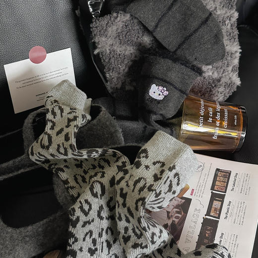 4双装！2025秋款女袜 可爱kitty猫刺绣 格雷灰色系中筒袜 61%精梳棉 袜头无骨不硌脚 商品图5