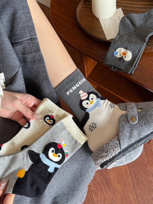 4双装！2025秋款女袜可爱企鹅格雷灰色系  61%精梳棉 袜头无骨不硌脚 商品图1