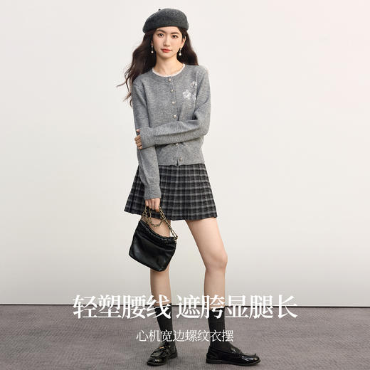 【09/03新品】熙世界28支仿驼绒灰色针织开衫女2025秋冬新款花边圆领毛衣短外套 商品图2