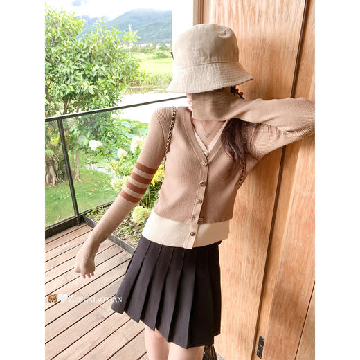 【149元任选2件】现货！卡其色韩版V领针织衫 商品图1