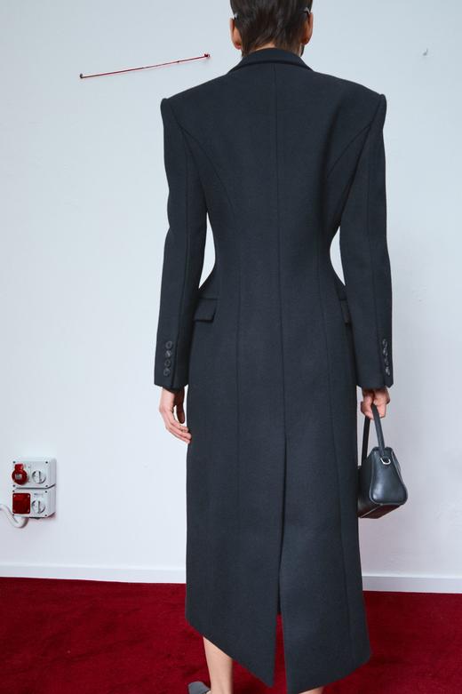 LA PISCINE SCULPTED  COAT黑色收腰大衣 商品图3