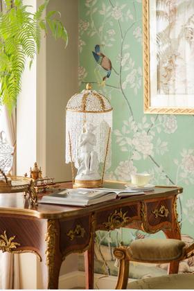 独角鹿西洋古董欧洲出品卷叶松果造型铜鎏金精雕装饰天使与白鸽主题素胎瓷人物雕塑底座及水晶流苏灯罩台灯