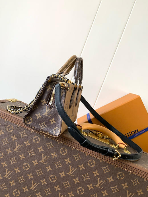 夏季特惠💰850 原单LV 变码芯片 M14236 本款 OnTheGo East West 手袋以涂层帆布呈现 商品图2