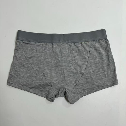 原单正品露露乐檬，男士内裤，一盒3条装
固定搭配，藏青/黑色/灰色 尺码S-XXL
原价580
贴身内衣，打开包装无质量问题不退换 商品图7