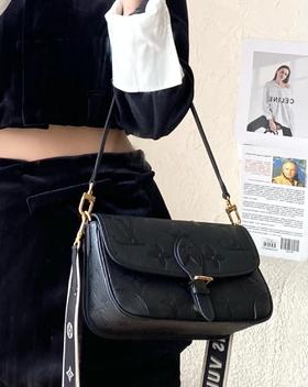 BT226-驴家Diane 可拆卸不可调节肩带钩扣开合压纹软粒面 牛皮革 法棍手提单肩包（BT*MM）7.31直播款
