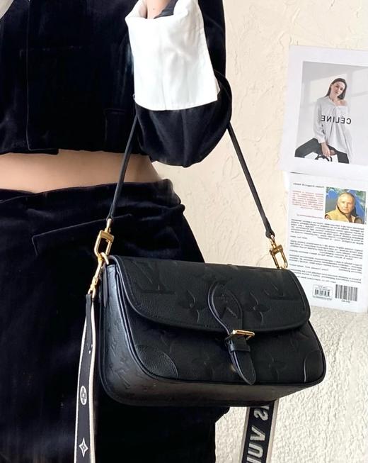 BT226-驴家Diane 可拆卸不可调节肩带钩扣开合压纹软粒面 牛皮革 法棍手提单肩包（BT*MM）7.31直播款 商品图0