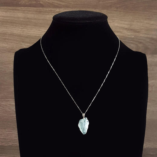 【天然正品】A货翡翠AU750白金镶天然冰种飘雪花棉叶子造型翡翠（金枝玉叶）吊坠项链29.8*15.2*5.5MM（皆取最大值）女士现售价：980特价！220825NJM17 商品图8