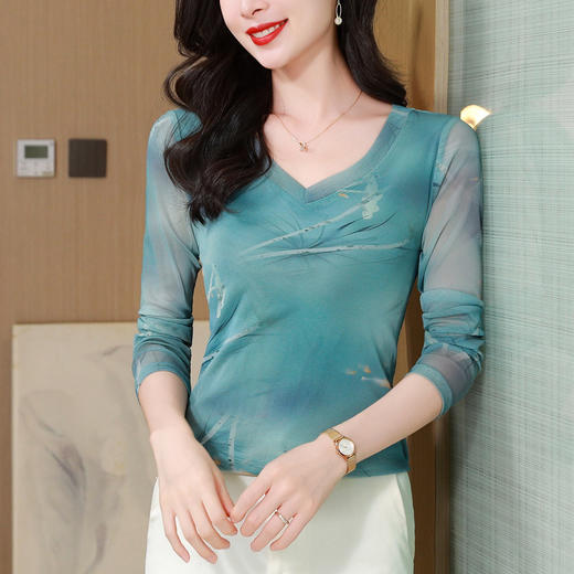 KQL 520N89321时尚纱网印花长袖V领修身显瘦洋气打底衫T恤上衣 商品图2