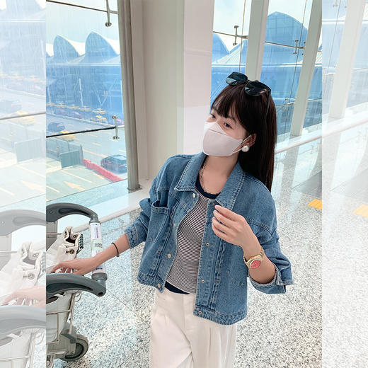 <曾小咸推荐>时髦牛仔蓝色短款牛仔外套 商品图3