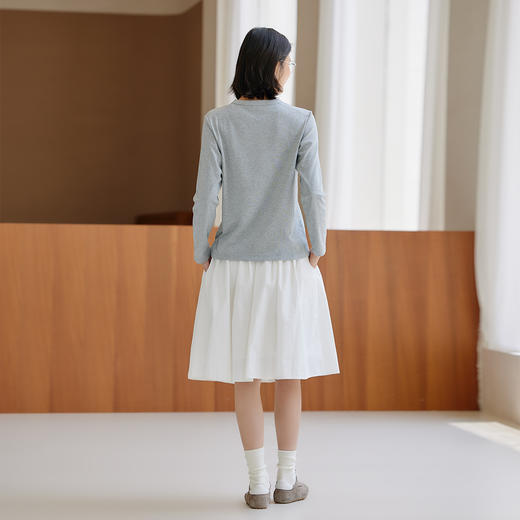 【门店同款】马恩MAXNEW2025秋新款白色正肩打底衫宽松长袖T恤女 商品图3