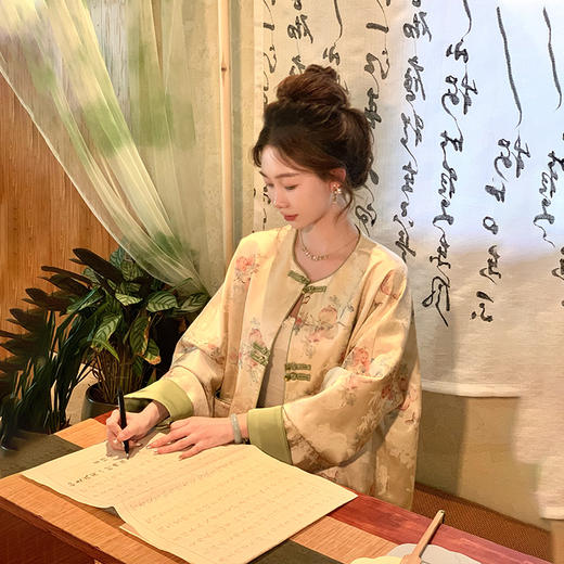 金蘑菇菇 陌上花开蝴蝶飞 / 新中式圆领提花盘扣国风外套 商品图2