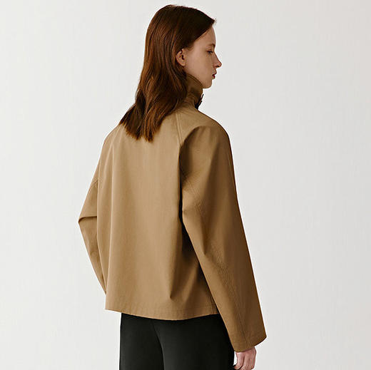 预售中旬发货，高密斜纹棉夹克巴恩风短外套 大身面料精选优质长绒棉 组织结构细腻 领部灯芯绒材质 自带复古滤镜 借鉴猎装风格 线条硬朗 可调节领袢 商品图1