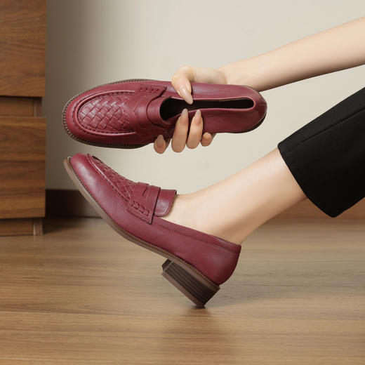 【预售5天】时尚编织透气中跟制服鞋女秋冬真皮豆豆鞋粗跟乐福单鞋SSS&S9753 商品图0