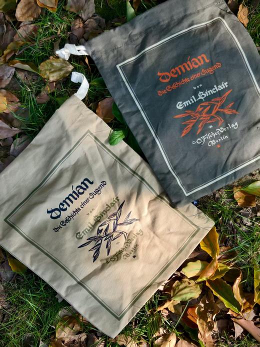 【新品上新！】黑塞《德米安》封面复刻护书袋  / 复刻盖章本   阅读搭子  送礼 礼物  广西师范大学出版社 商品图5