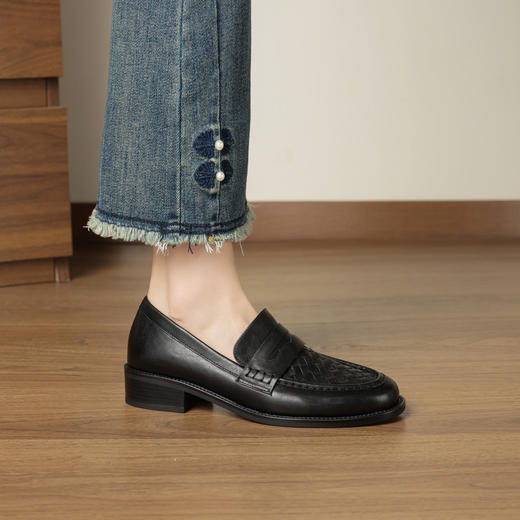 【预售5天】时尚编织透气中跟制服鞋女秋冬真皮豆豆鞋粗跟乐福单鞋SSS&S9753 商品图1