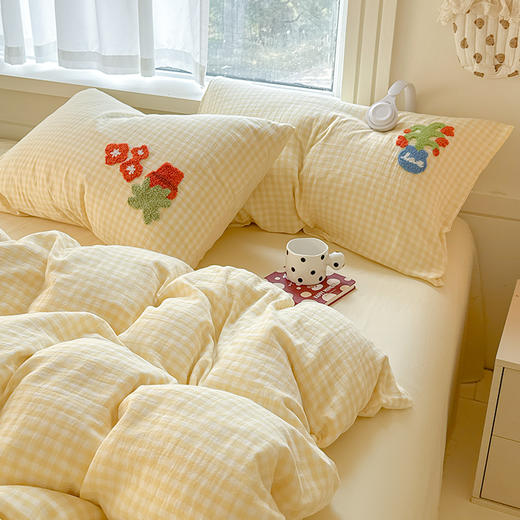 多喜爱 毛巾绣水洗棉四件套奶油书屋/Happy小狗/ 郁金香花梦/星糖萌虎hl【AB版设计】柔软亲肤 舒适透气 双面设计 不褪色 不变形 清爽不粘腻 可水洗机洗 商品图2