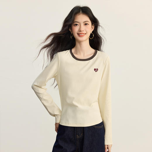 【09/03新品】熙世界可露丽穿搭撞色圆领T恤女士长袖秋季新款爱心刺绣打底上衣 商品图4