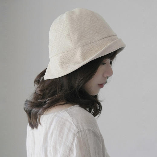 Kreuzzz 25AW 米色/黑色Clara圆顶肌理软帽 商品图0