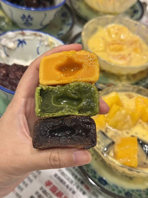 减糖减油，港式顶配版流心月饼🥮【流心月饼】6枚一盒，奶黄流心、抹茶流心、朱古力流心！伊尼斯黄油、 法芙娜巧克力、五十铃抹茶、 安佳奶粉、kara椰浆、日本林原海藻糖、铁塔奶油 这些原料，口感超级好！ 商品图0