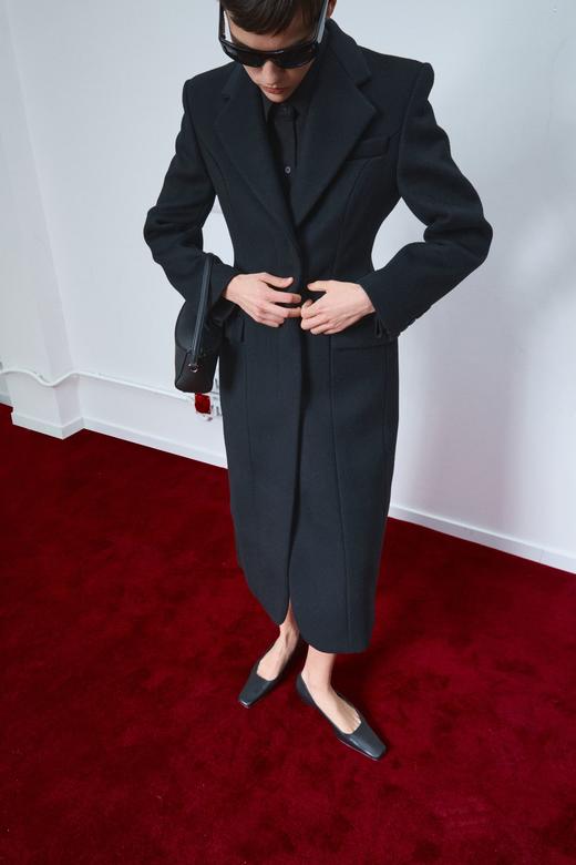 LA PISCINE SCULPTED  COAT黑色收腰大衣 商品图2