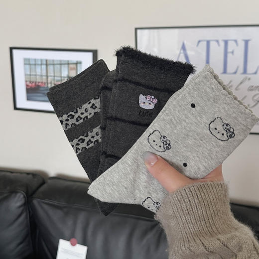 4双装！2025秋款女袜 可爱kitty猫刺绣 格雷灰色系中筒袜 61%精梳棉 袜头无骨不硌脚 商品图4
