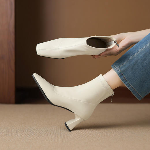 【预售5天】巨显瘦~柔软舒适通勤粗跟方头后拉链瘦瘦短靴女DS&1877 商品图4
