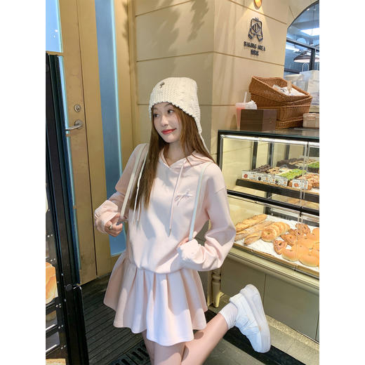 <曾小咸推荐>现货秒杀！微信超特价！学院风连帽卫衣连衣裙 日常249.99 立减90 秒杀159.99！ 商品图1