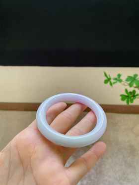 57圆条翡翠手镯