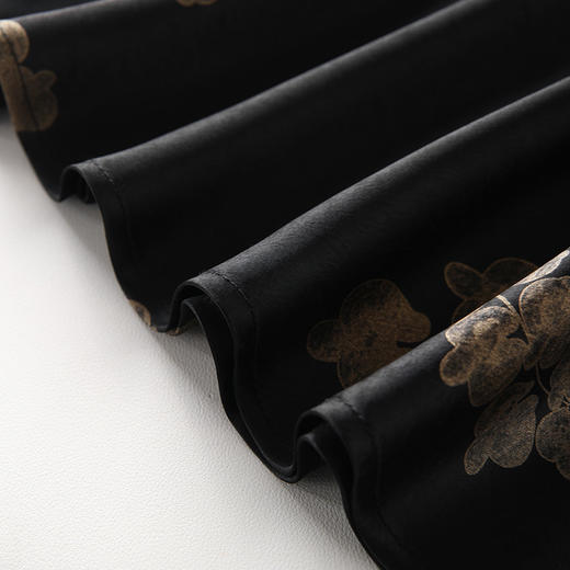 丁摩 黑金色高腰气质半身裙女夏季缎面印花a字裙显瘦时尚5ZF-45009 商品图4