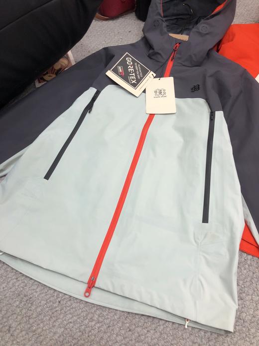 点此购买 可隆1992C-Knit男女款冲锋衣 LL 329198 商品图6