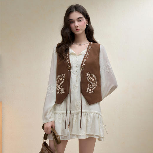 西遇波西米亚复古刺绣背心马甲女秋季宽松显瘦度坎肩外搭上衣V3055134 商品图3
