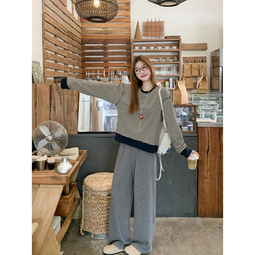 【149元任选2件】现货！慵懒百搭圆领条纹设计T恤卫衣 商品图2