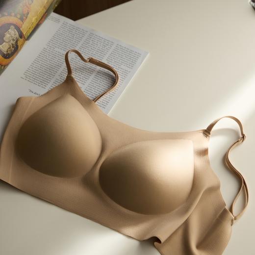 桑蚕丝0感一片式无痕大U美背文胸 细肩带隐形内搭，里料优选桑蚕丝，细腻高弹软糯舒适，不勒无束缚，贴肤面更干爽，透气不闷，W形全支撑结构，稳稳承托不下垂，大U美背设计 商品图0