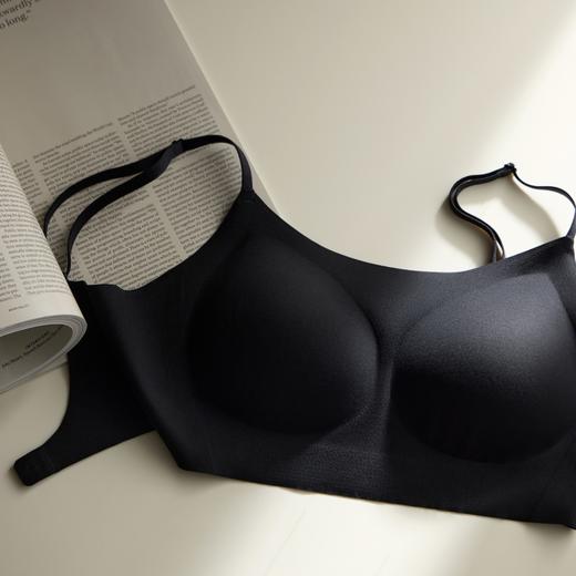 桑蚕丝0感一片式无痕大U美背文胸 细肩带隐形内搭，里料优选桑蚕丝，细腻高弹软糯舒适，不勒无束缚，贴肤面更干爽，透气不闷，W形全支撑结构，稳稳承托不下垂，大U美背设计 商品图1