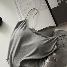 四季百搭免bra细坑条细吊带 居家休闲运动皆可穿，精致领型，凸显脖颈线条和锁骨曲线，一体杯胸垫免穿BRA更舒心，亲肤服帖聚拢有型 ，一体式无扣弹力细肩带，松紧有度，不易