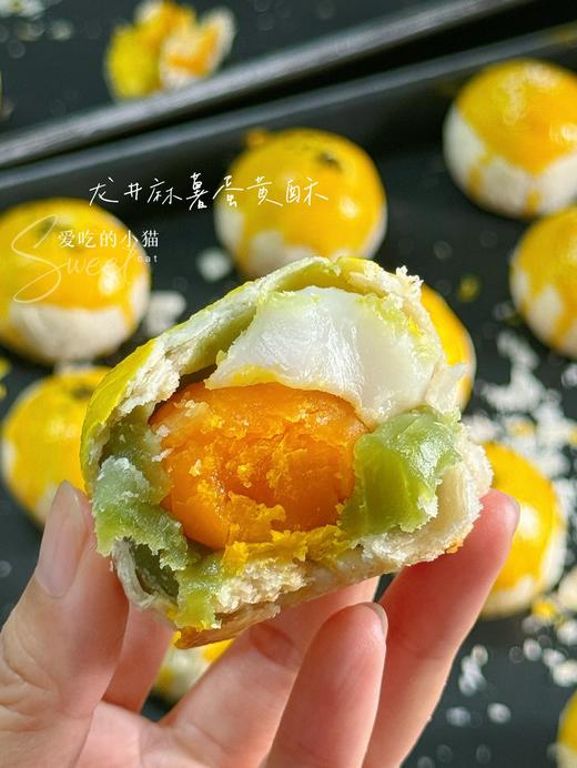 ✌【手工蛋黄酥】80g/枚，6枚一盒，真的酥到掉渣！皮薄馅多 少糖油还不甜腻！芋泥蛋黄酥/龙井蛋黄酥/桑葚蛋黄酥/莲蓉蛋黄酥/木鱼花蛋黄酥/凤梨蛋黄酥 商品图6