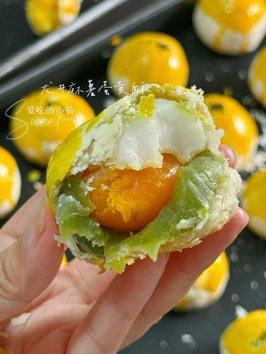 ✌【手工蛋黄酥】80g/枚，6枚一盒，真的酥到掉渣！皮薄馅多 少糖油还不甜腻！芋泥蛋黄酥/龙井蛋黄酥/桑葚蛋黄酥/莲蓉蛋黄酥/木鱼花蛋黄酥/凤梨蛋黄酥 商品图5