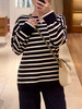 半精纺棉羊绒针织衫 条纹设计明快有活力 落肩直身廓形 自在舒适 领型独特 版型显瘦有空间感 藏青色+白色配色经典 商品缩略图7