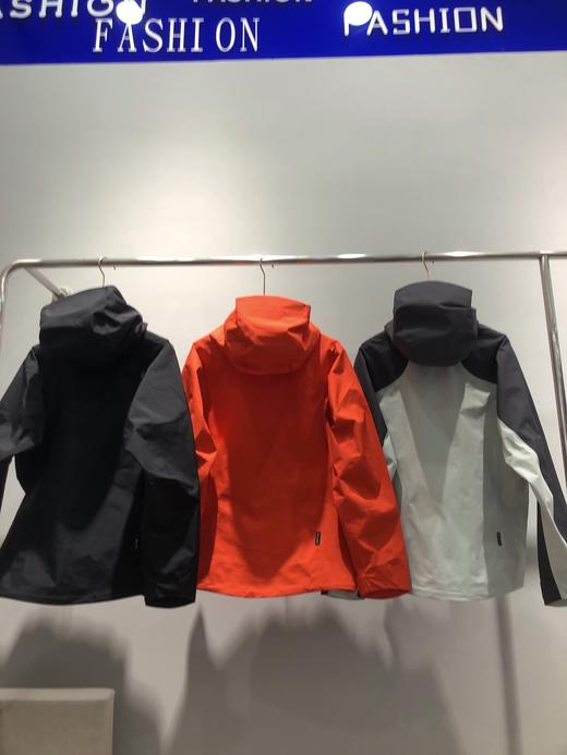 点此购买 可隆1992C-Knit男女款冲锋衣 LL 329198 商品图1