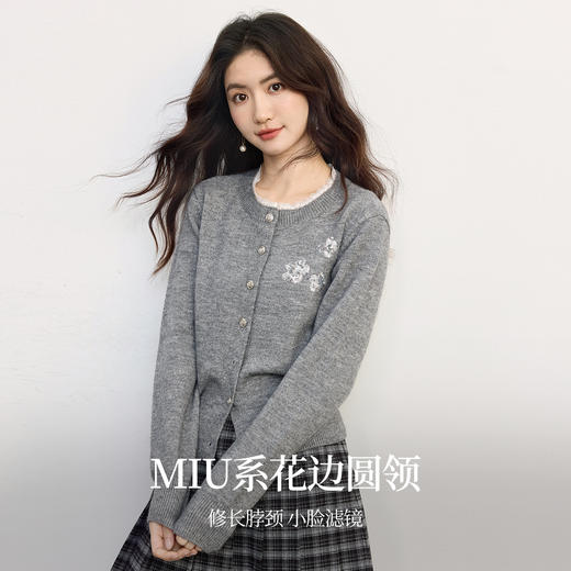 【09/03新品】熙世界28支仿驼绒灰色针织开衫女2025秋冬新款花边圆领毛衣短外套 商品图1