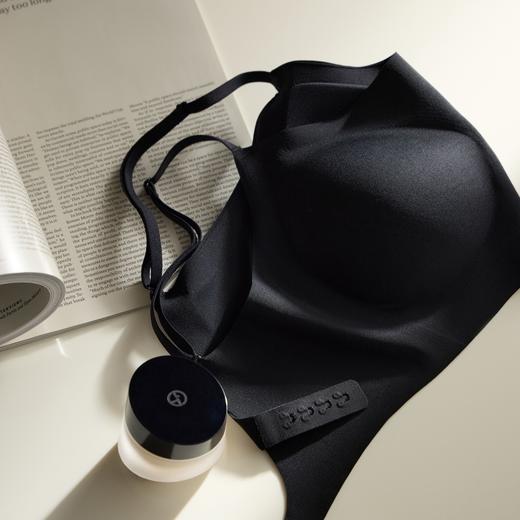 桑蚕丝0感一片式无痕大U美背文胸 细肩带隐形内搭，里料优选桑蚕丝，细腻高弹软糯舒适，不勒无束缚，贴肤面更干爽，透气不闷，W形全支撑结构，稳稳承托不下垂，大U美背设计 商品图2