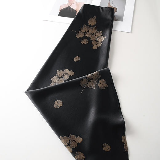 丁摩 黑金色高腰气质半身裙女夏季缎面印花a字裙显瘦时尚5ZF-45009 商品图2