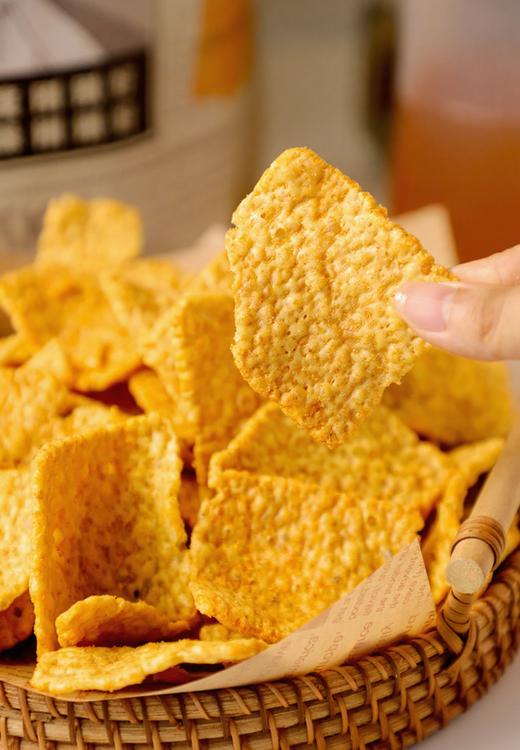 量大美味还实惠💰29.9秒杀9大袋【超火的香酥食者聪 苦荞片】🥳香酥松脆掉渣，比薯片还好吃😍口口嘎嘎脆越嚼越香😋😋 ✅精选优质苦荞麦，超浓郁苦荞香💯每一片都裹满了苦荞粉，金黄诱人✨ 商品图5