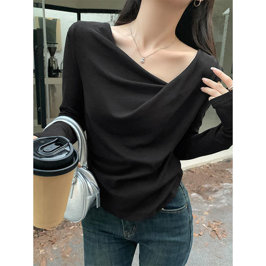 👉初秋风起时，【AVann不规则一字斜肩长袖褶皱收腰露肩上衣7743🌻】 🔺不规则剪裁 + 斜肩露肩 + 褶皱收腰 = 一件集个性、💥小性感与显瘦于一体的上衣。  商品图5